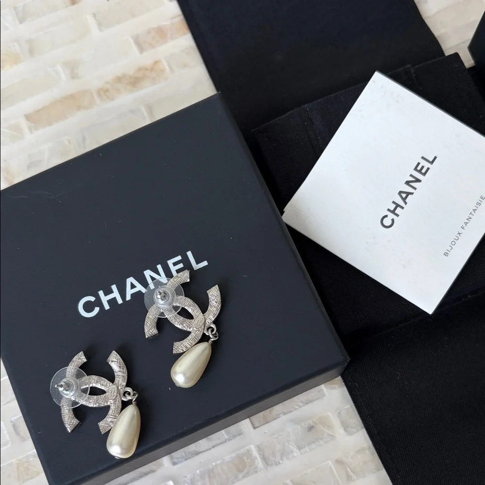 CHANEL Silver and Cream Pearl Earrings